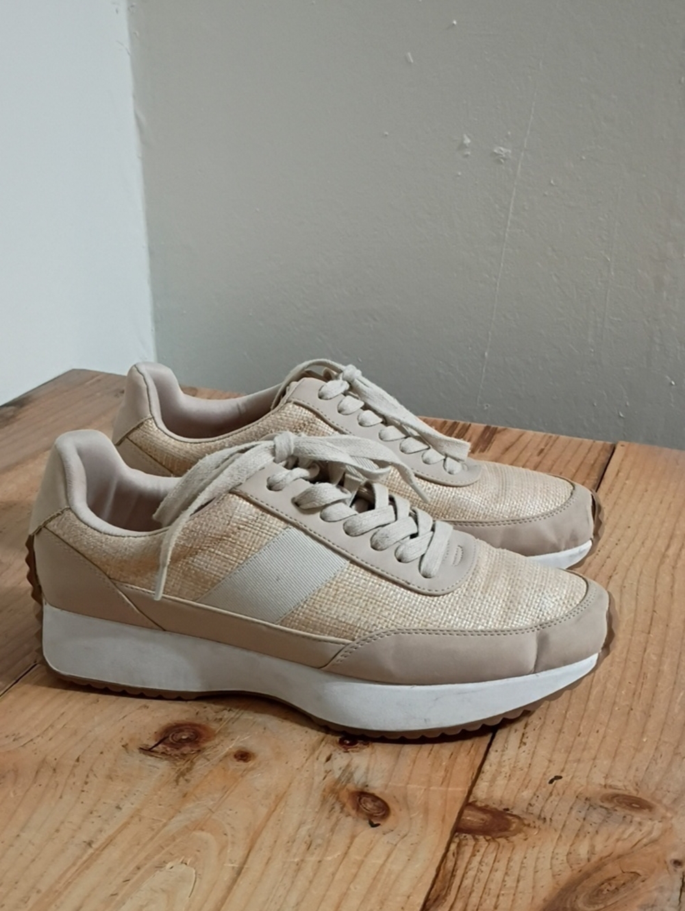 DV by Dolce Vita Breela Sneakers Size 10